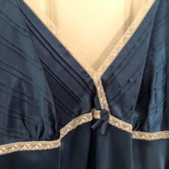 Jones NY Nightgown & Robe - Picture 3 of 7